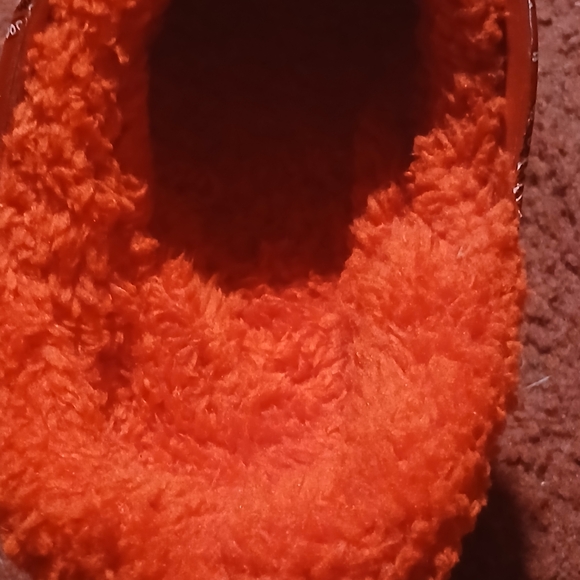 Red Bandana Pattern Clogs - Picture 3 of 5